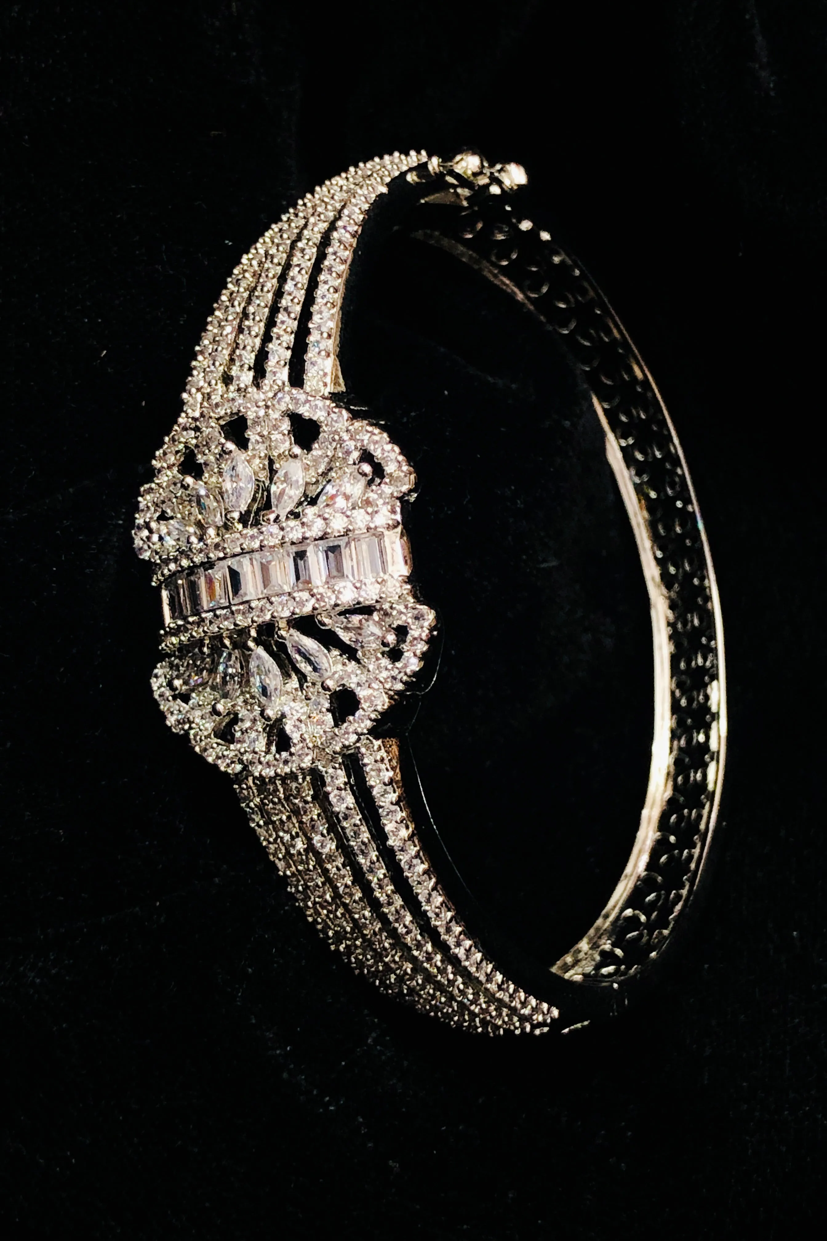 American Diamond Bracelet for Women Fashionable & Trendy Openable Bracelet (D151)
