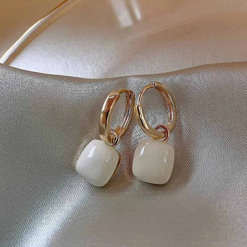 Simple Dange Earrings (Hearts/Squares)