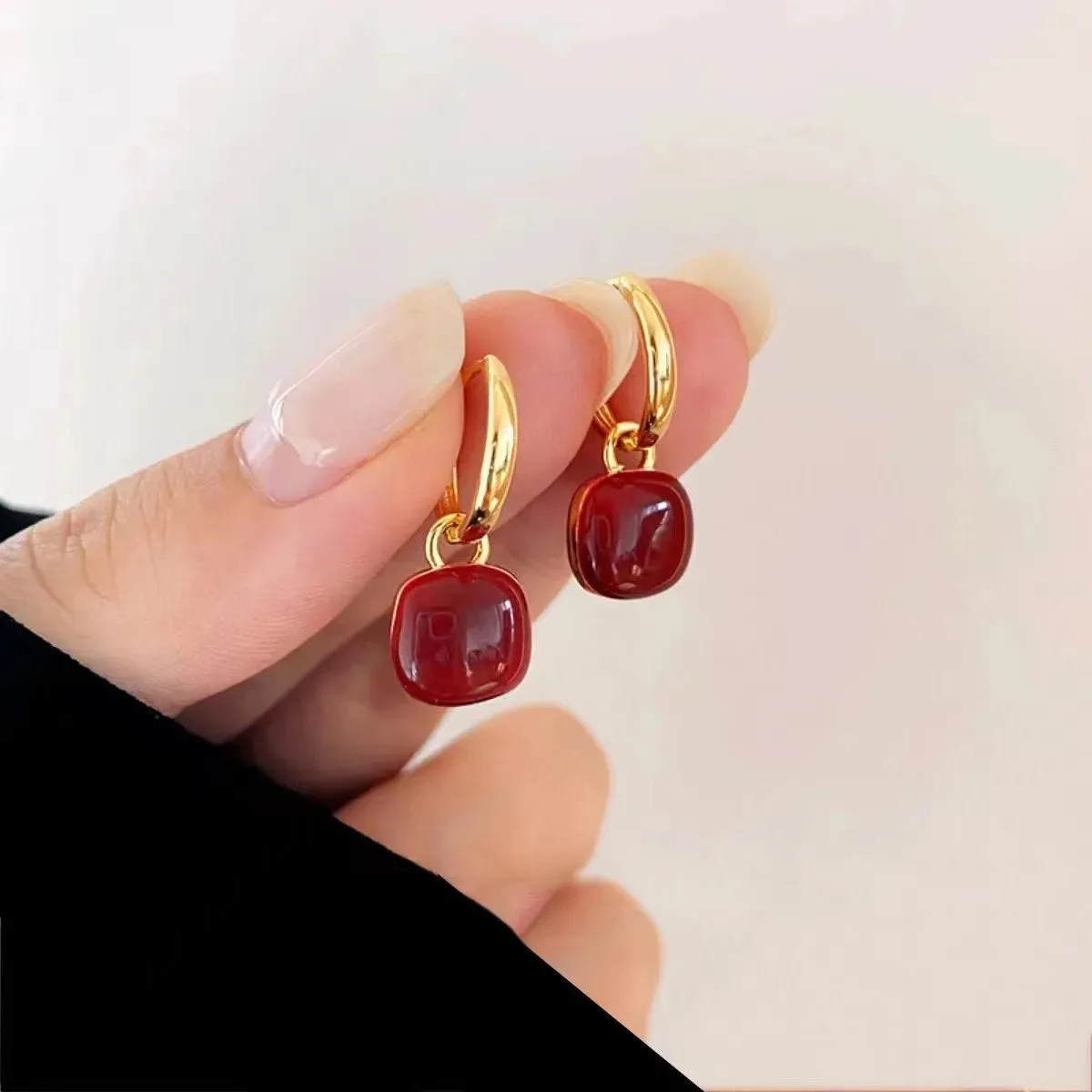 Simple Dange Earrings (Hearts/Squares)