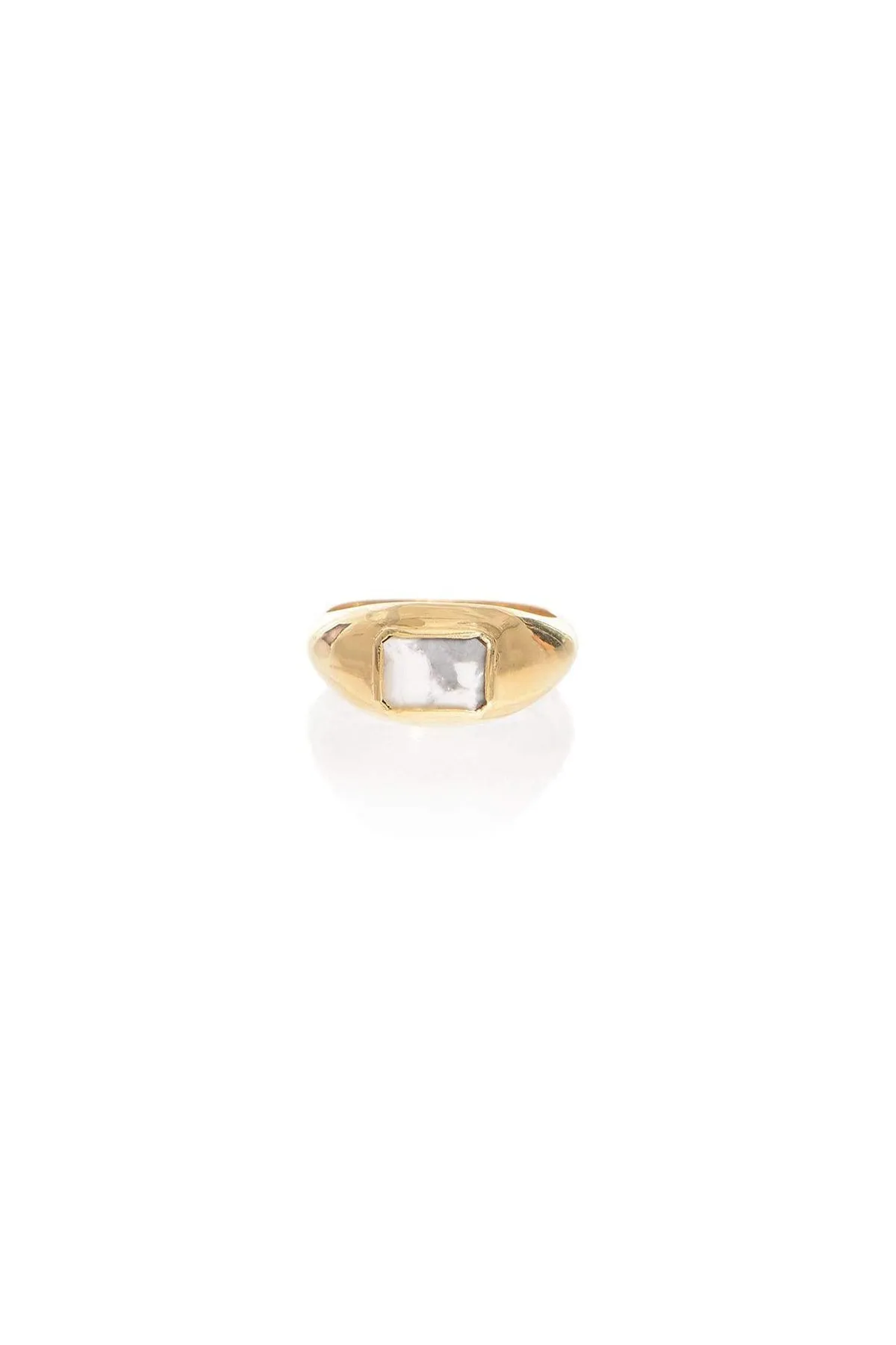 Small Ring in 18K Yellow Gold & Howlite Stone