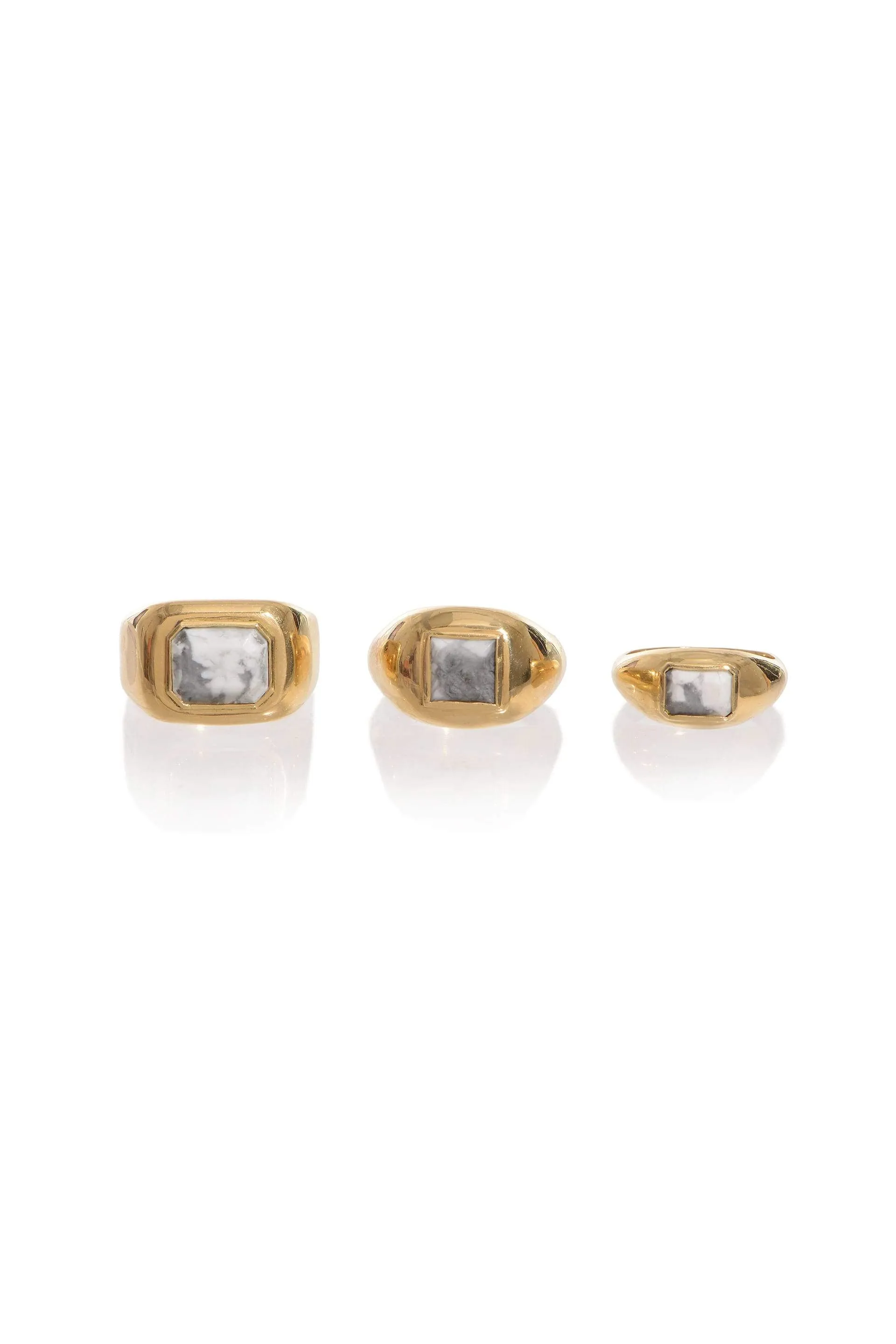 Small Ring in 18K Yellow Gold & Howlite Stone