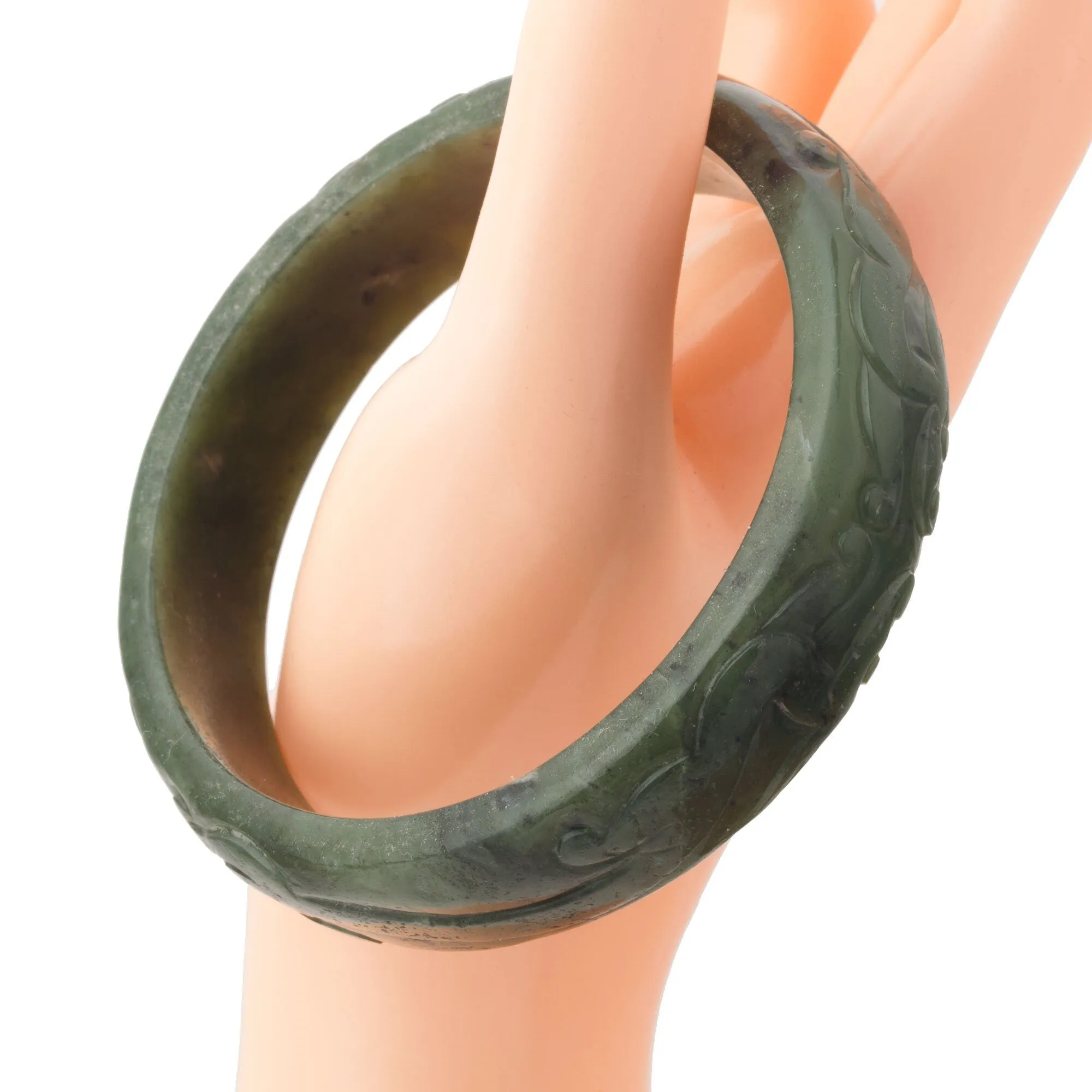 Vintage bangel bracelet, carved nephrite jade. j-brja836
